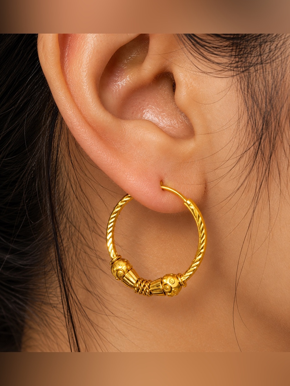 Gorgeous Dubai 22k dangle loop design earrings 3.49 grams